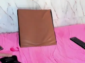 Chaturbate Live Sex Cam of paranoidtemptaion_