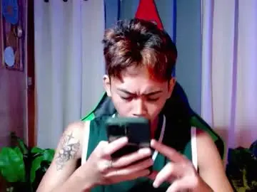 Chaturbate Live Sex Cam of leemoreno18