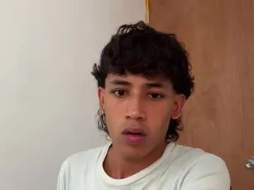 Chaturbate Live Sex Cam of ostin_18hot