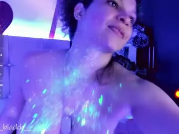 Chaturbate Live Sex Cam of luna_blackk_