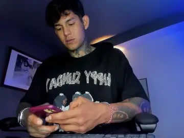 Chaturbate Live Sex Cam of travistanner28