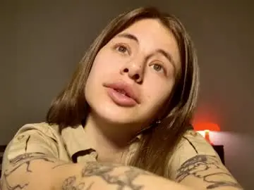 Chaturbate Watch Live Sex Cams of lucyrait