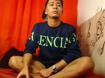 Chaturbate Free Live Porn of bart_golden