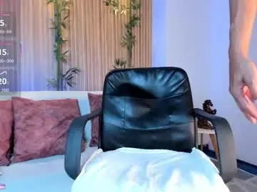 Chaturbate Live Sex Cam of aaron_whitee