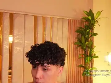 Chaturbate Live Sex Cam of enyollbloss