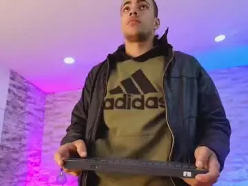 Chaturbate Live Sex Cam of patrick_senova