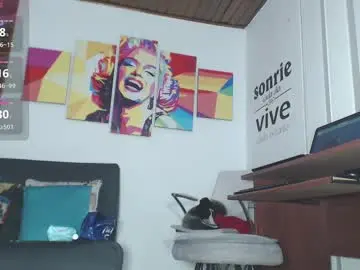 Chaturbate Live Sex Cam of paulina_lovers18
