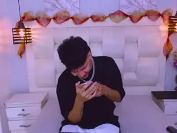 Chaturbate Best live sex cam show of 0_alejo