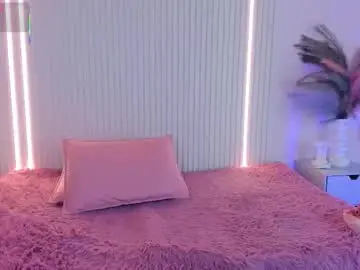 Chaturbate Live Sex Cam of emilyevans7