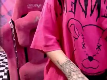 Chaturbate Live Sex Cam of pineapple_dope