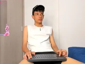 Chaturbate Watch Live Sex Cams of maxfrost1