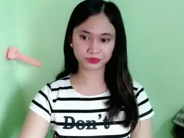 Chaturbate Free Porn Cam of ursweet_athisa18