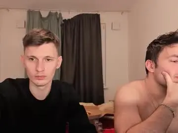 Chaturbate Live Sex Cam of kevin_hornyyy