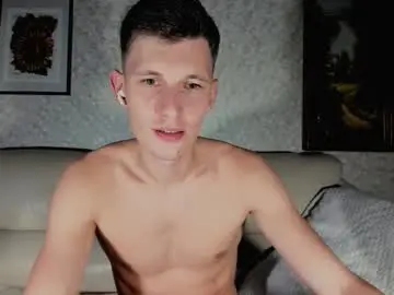 Chaturbate Live Sex Cam of kevin_hornyyy