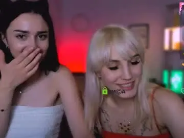 Chaturbate Live Sex Cam of kiana_vin