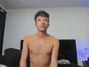 Chaturbate Live Sex Cam of mhatias_