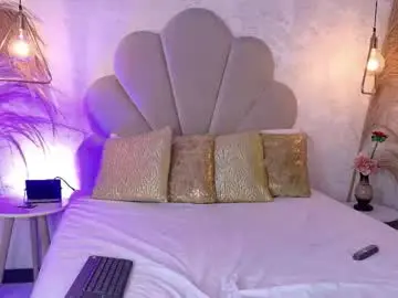 Chaturbate Live Sex Cam of natasha_collen