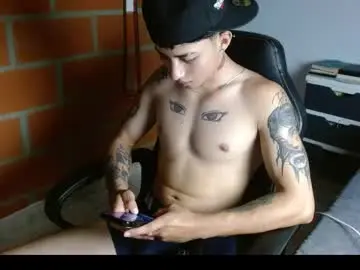 Chaturbate Live Sex Cam of alejo_urd