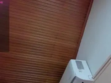 Chaturbate Live Sex Cam of emma_puff