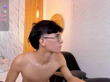 Chaturbate Live Sex Cam of billie_jr