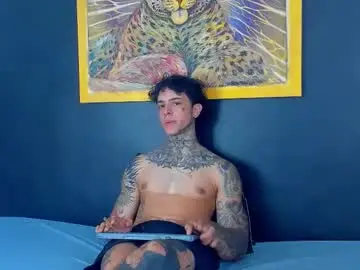 Chaturbate Live Sex Cam of aron_ford