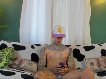 Chaturbate Live Sex Cam of aron_ford
