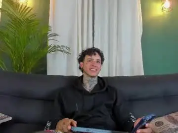 Chaturbate Sex Cam of aron_ford