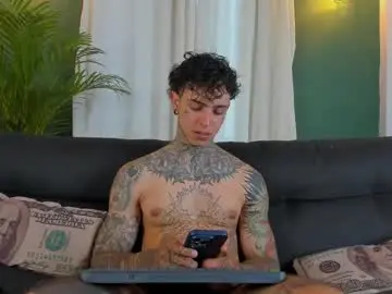 Chaturbate Sex Cam of aron_ford