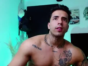 Chaturbate Live Sex Cam of darius_phoenix