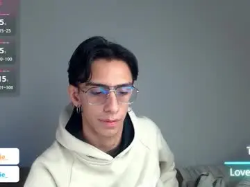 Chaturbate Live Sex Cam of ash_v1