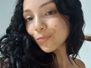 Cherry Adult Webcam of linzeysmith4