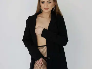 Cherry Nude Webcam of beatayourqueen