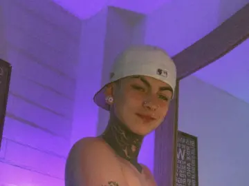 Imlive Live Sex Cam of AdamsWalker69