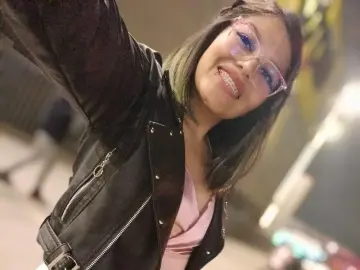 Imlive Free Porn Cam of ValeryMoonsX