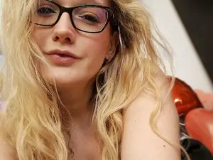 Myfreecams Adult Video Chat of MonicMoon18