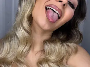 Myfreecams Live Sex Cam of AnniaAnn