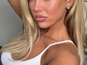 Myfreecams Sex Cam of Naughtygal22