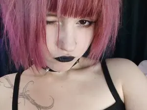 Myfreecams Free Porn Cam of KikiMoor