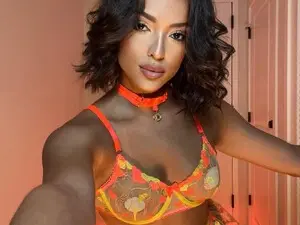 Myfreecams Live Sex Cam of LaChulaX
