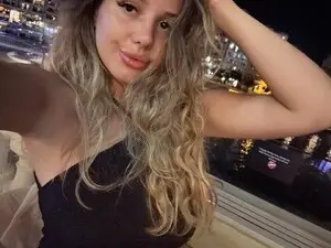 Myfreecams Watch Live Sex Cams of StrawberryHug