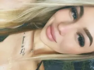 Myfreecams Live Sex Cam of Ladyinred