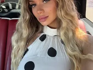 Myfreecams Nude Webcam of NicolleBlake