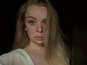 Myfreecams Nude Webcam of Evelinahot22