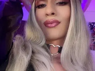 Streamate Nude Webcam of AngelsJones