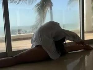 Streamate Sex Cam of EmillyCoper