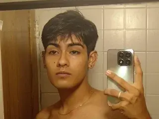 Streamate Free Live Porn of Tyler_Cruz