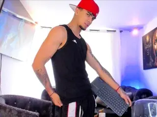 Streamate Adult Webcam of Miguelaguirre0