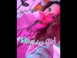 Streamate Live Sex Cam of Alyx_Singer