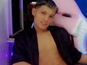 Streamate Live Sex Cam of strongerboyx
