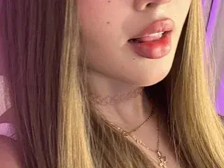 Streamate Free Porn Cam of Aleshiadoll